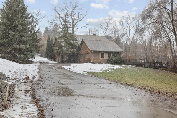 2891 Egan AVE, Eagan, MN 55121