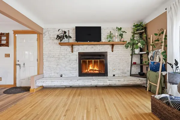 1943 Oak Knoll DR, White Bear Lake, MN 55110