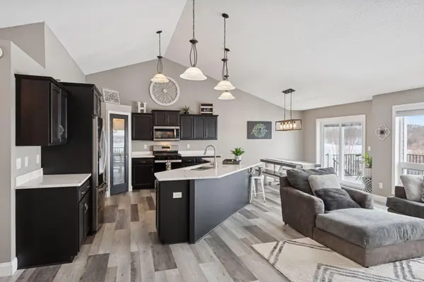 932 Farmers Ridge TRL, Belle Plaine, MN 56011