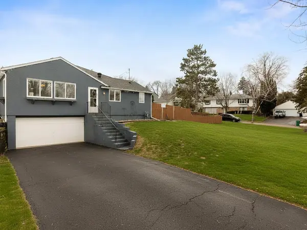 2864 Aglen ST, Roseville, MN 55113