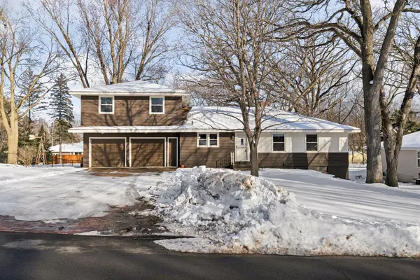 3925 Victoria ST, Minnetonka, MN 55345