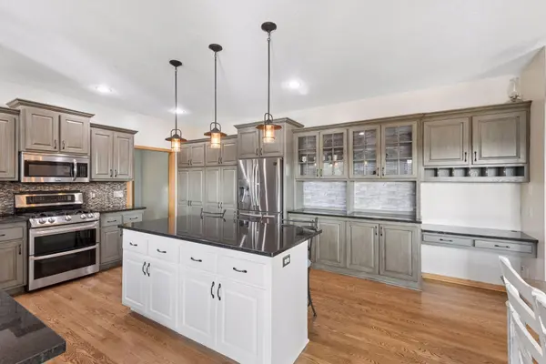 2408 Meadow DR, Buffalo, MN 55313
