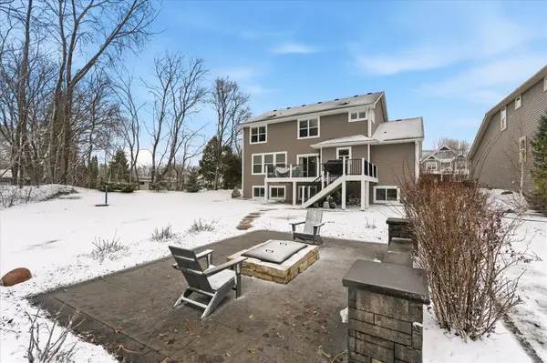 3721 Strawberry LN, Chanhassen, MN 55331