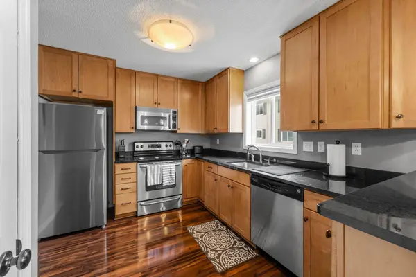 6572 Regency LN, Eden Prairie, MN 55344