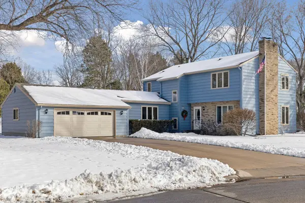 972 Lydia DR W, Roseville, MN 55113