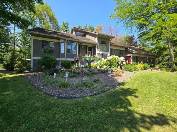2715 Cherry Blossom LN, Menomonie, WI 54751