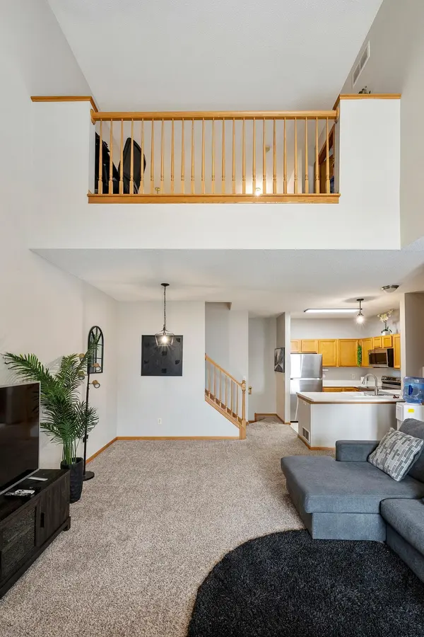 8622 Savanna Oaks Bay #K, Woodbury, MN 55125