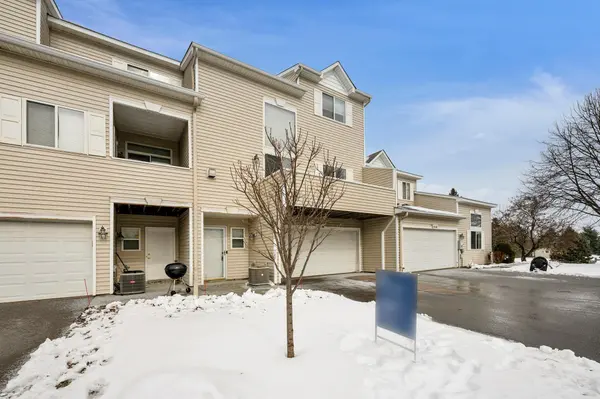 8622 Savanna Oaks Bay #K, Woodbury, MN 55125