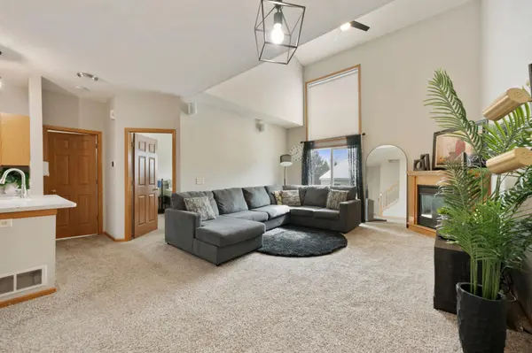8622 Savanna Oaks Bay #K, Woodbury, MN 55125