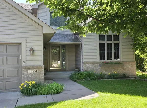 13584 Aspen DR, Rogers, MN 55374