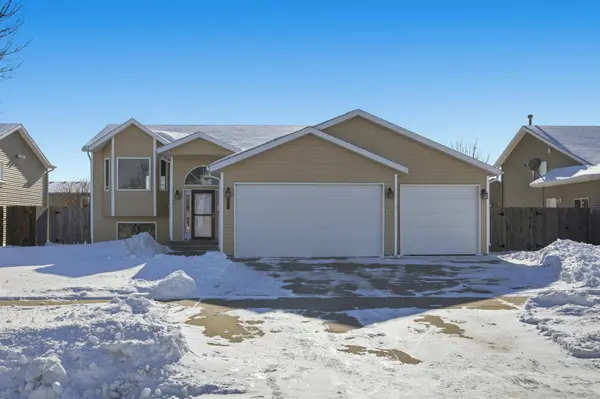 1037 39th AVE W, West Fargo, ND 58078