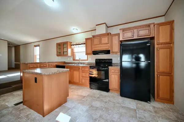 83 S Elm Street, Lewiston, MN 55952