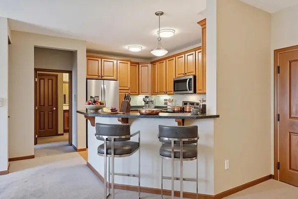 5225 Grandview SQ #313, Edina, MN 55436