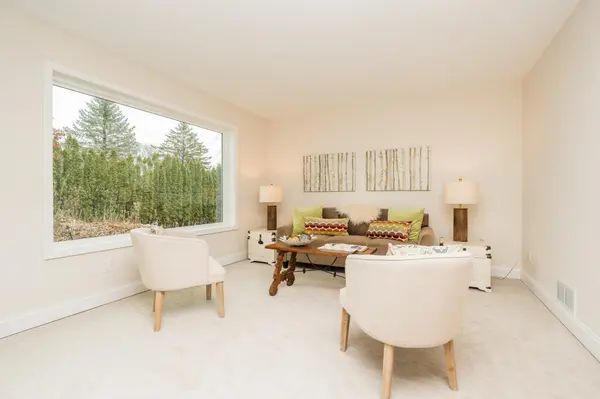 4809 Four Seasons DR, Eagan, MN 55122
