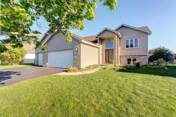564 Monnens AVE, Shakopee, MN 55379