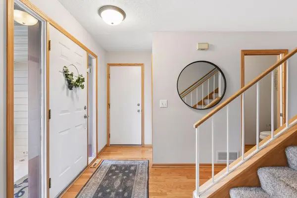 5220 Yorktown LN N, Plymouth, MN 55442