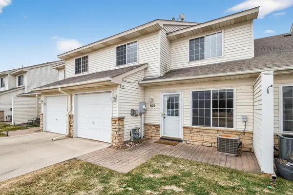 874 Gannon DR, Shakopee, MN 55379