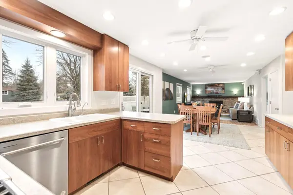15392 Boulder Creek DR, Minnetonka, MN 55345