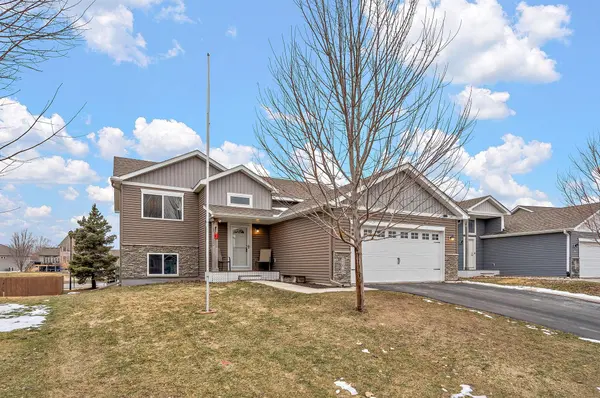 1107 Village ST SE, New Prague, MN 56071