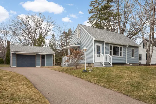 15 Circle DR,  Circle Pines,  MN 55014