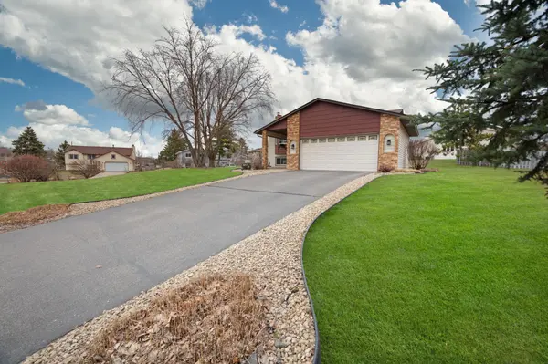 4614 Beacon Hill RD, Eagan, MN 55122