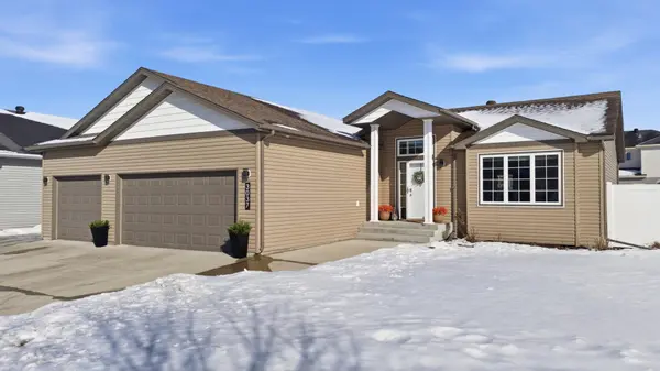 3037 Claire DR E, West Fargo, ND 58078