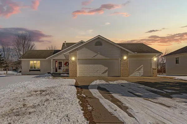509 Chatfield LN, Belle Plaine, MN 56011