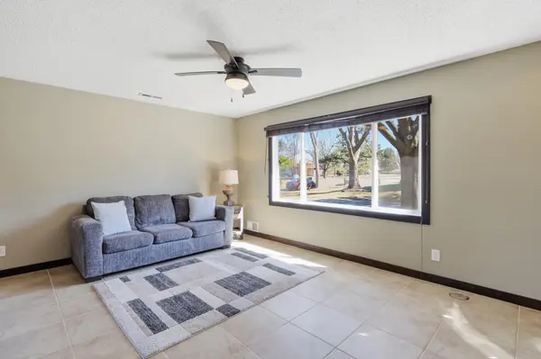 1811 Knox DR, Burnsville, MN 55337