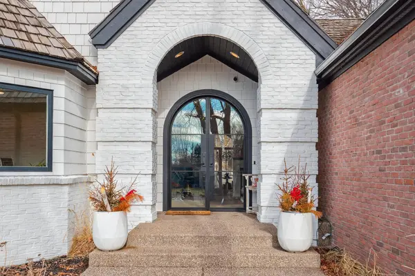 6141 Sherman CIR, Edina, MN 55436