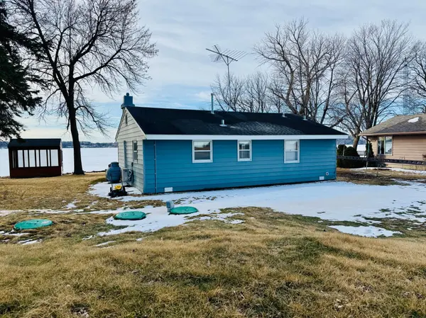 16965 Dickenson LN, Waterville, MN 56096