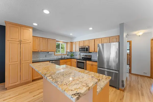 4826 W 140th ST, Savage, MN 55378