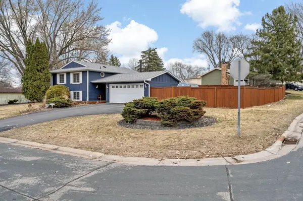 4048 Cinnabar DR, Eagan, MN 55122