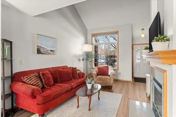 929 Old Steine CIR, New Brighton, MN 55112