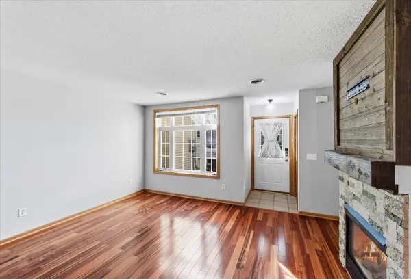 508 Aqua CIR, Lino Lakes, MN 55014