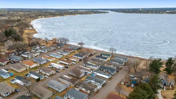 30160 Olinda TRL #118, Lindstrom, MN 55045