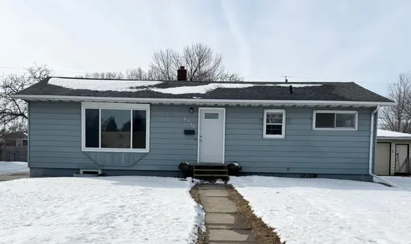 2311 8th ST S, Moorhead, MN 56560