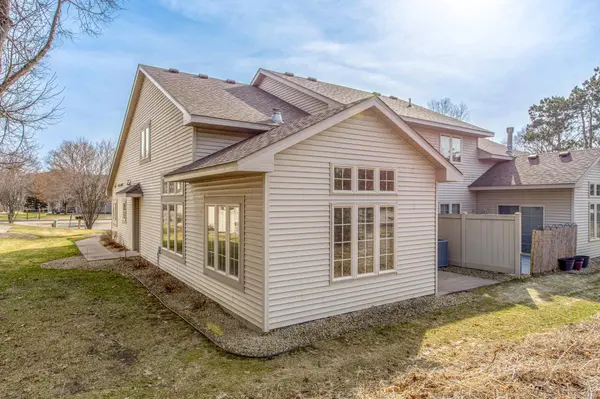 1513 Pine Pointe, White Bear Lake, MN 55110