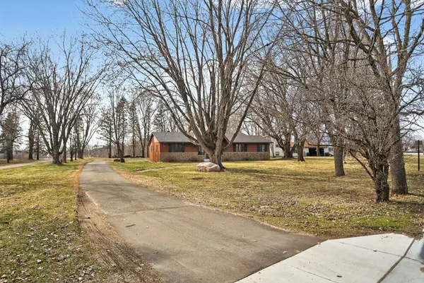 280 Poplar LN, Annandale, MN 55302