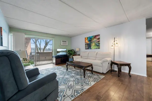 329 Geneva AVE N #102, Oakdale, MN 55128