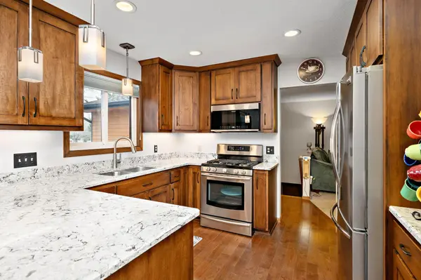 9784 Kirkwood LN N, Maple Grove, MN 55369