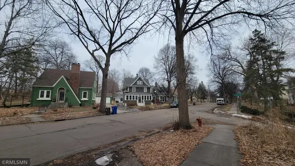 884 Mound ST, Saint Paul, MN 55106