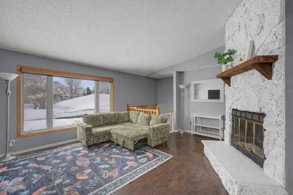 9614 Wellington LN N, Maple Grove, MN 55369