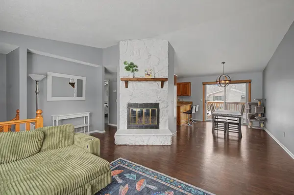 9614 Wellington LN N, Maple Grove, MN 55369