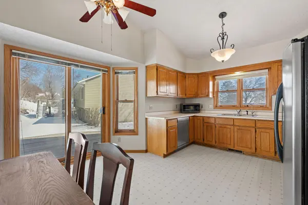 8136 Dakota LN, Chanhassen, MN 55317