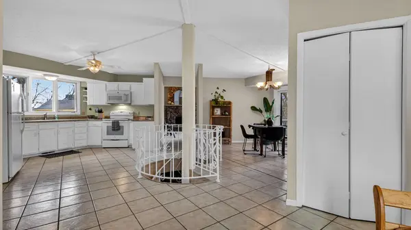 609 Manor CT, Altoona, WI 54720
