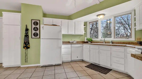 609 Manor CT, Altoona, WI 54720