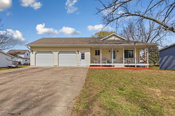 526 Beaver ST E, Belle Plaine, MN 56011
