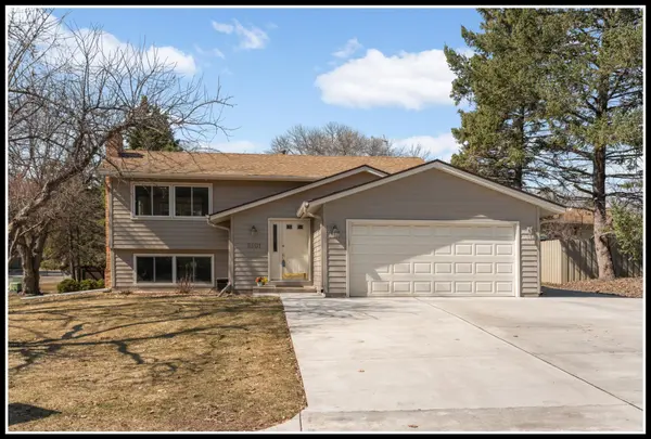 8501 Zanzibar LN N, Maple Grove, MN 55311
