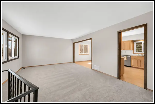 8501 Zanzibar LN N, Maple Grove, MN 55311