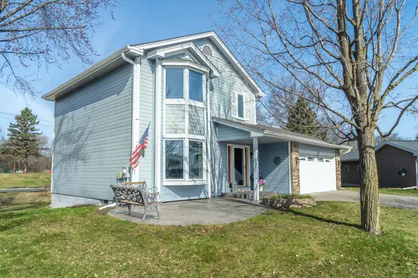 801 Gramsey PL, Burnsville, MN 55306